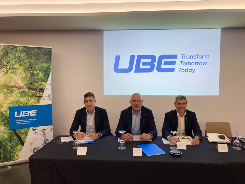 UBE presenta los resultados del ejercicio económico 2024. El presidente de UBE Europa, José Vicente Iglesias, en el centro.