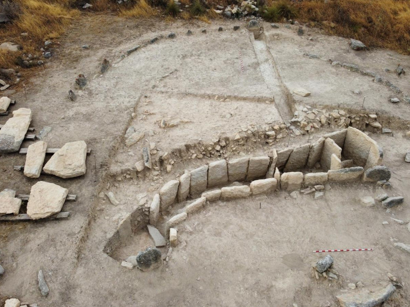 Cómo llegó ámbar puro de Sicilia y marfil de África a Teba (Málaga) hace 5.000 años: La incógnita que tratan de aclarar los arqueólogos