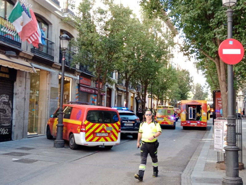 Calle de las Hileras, minutos después del derrumbe de un edificio.