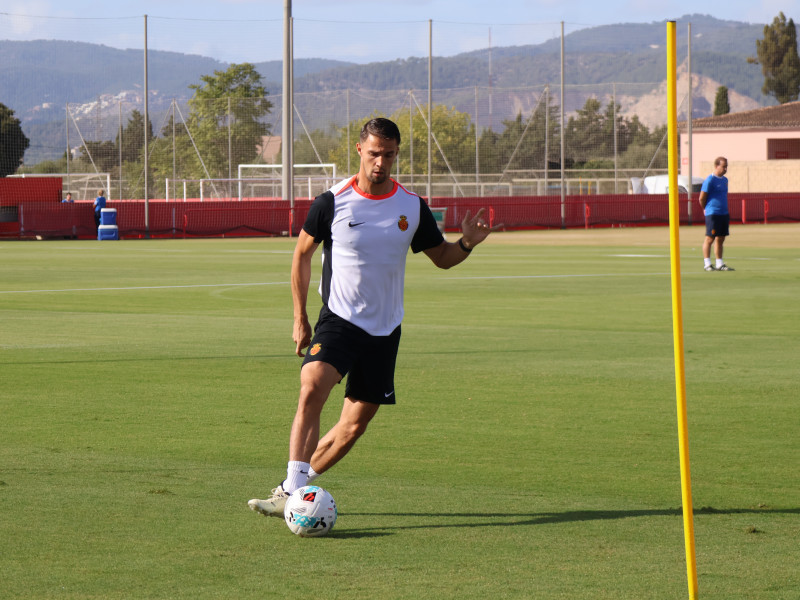 Valjent, durante el entrenamiento del Mallorca de hoy