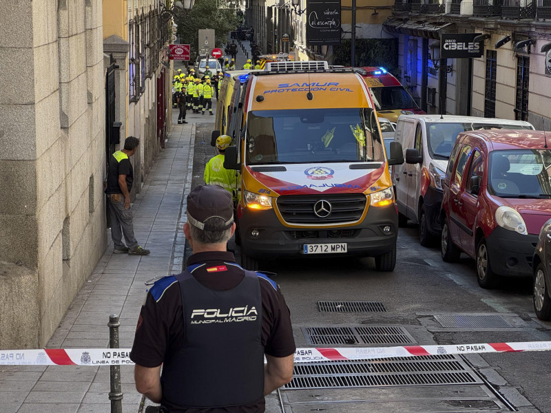 Inmediaciones de lugar en el que se derrumbaba un edificio en Madrid