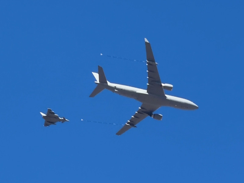 Reabastecimiento en vuelo de un caza
