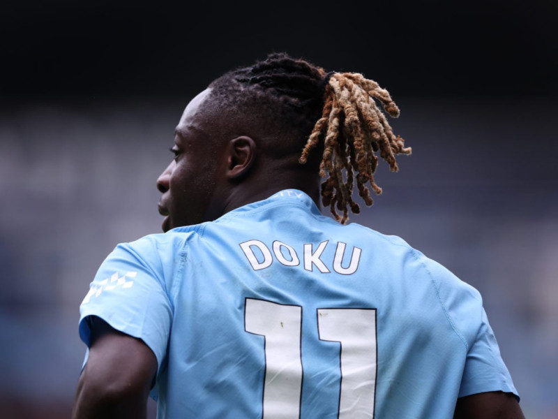 jeremy doku jugador del manchester city