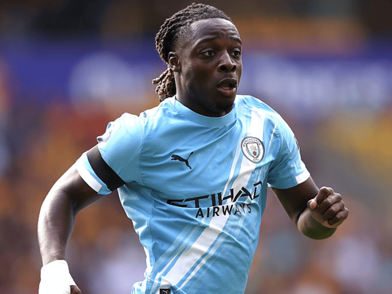 jeremy doku jugador del manchester city