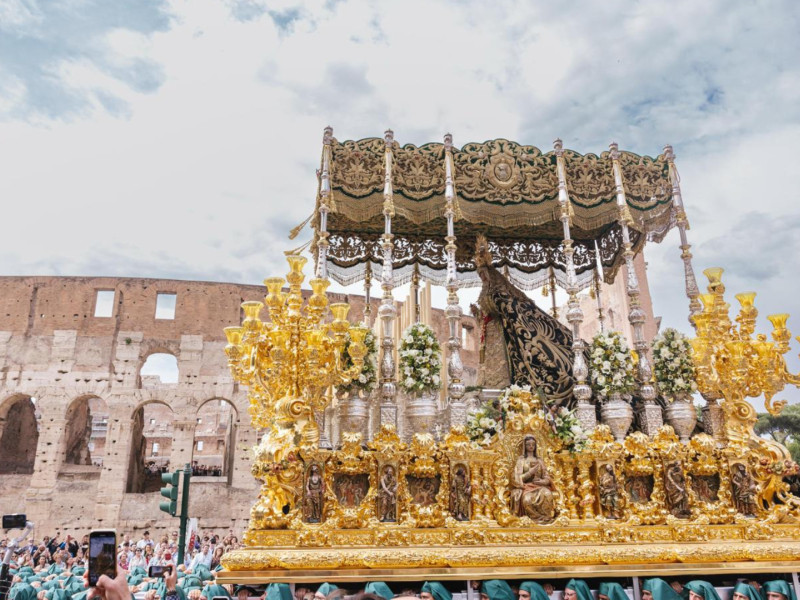 La Esperanza frente al Coliseo