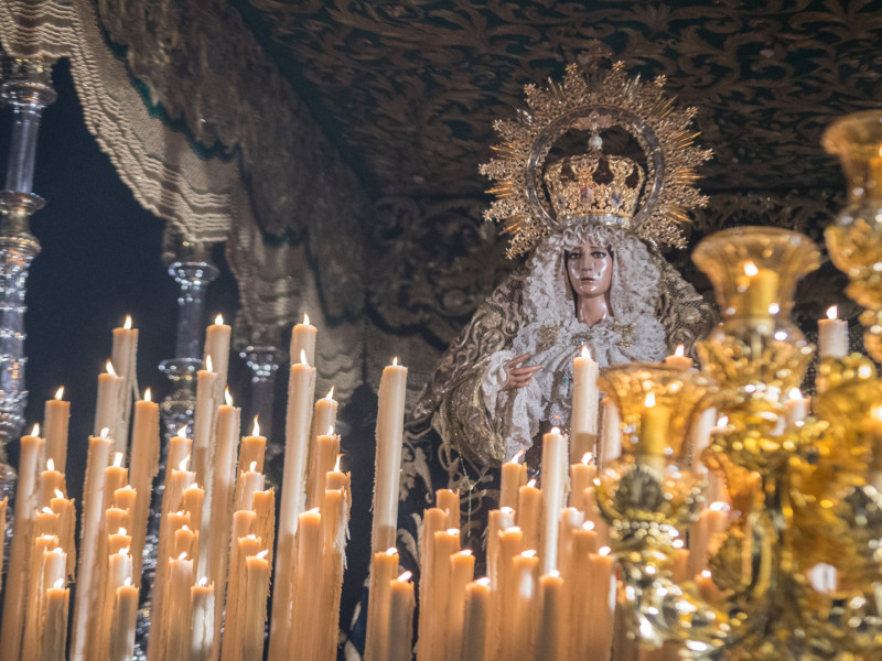 Esperanza en procesión
