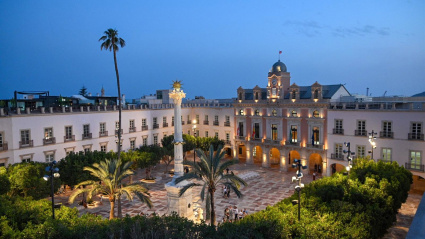Plaza Vieja de Almería, con 'El Pingurucho' en el centro de la misma.AYUNTAMIENTO DE ALMERÍA