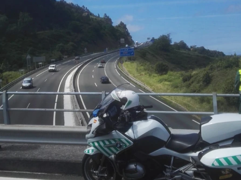 180 agentes de tráfico de la Guardia Civil vigilarán las carreteras de Cantabria