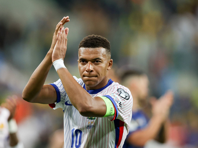Mbappé está estos días con la Selección Francesa pese a que acabó tocado ante el Villarreal.