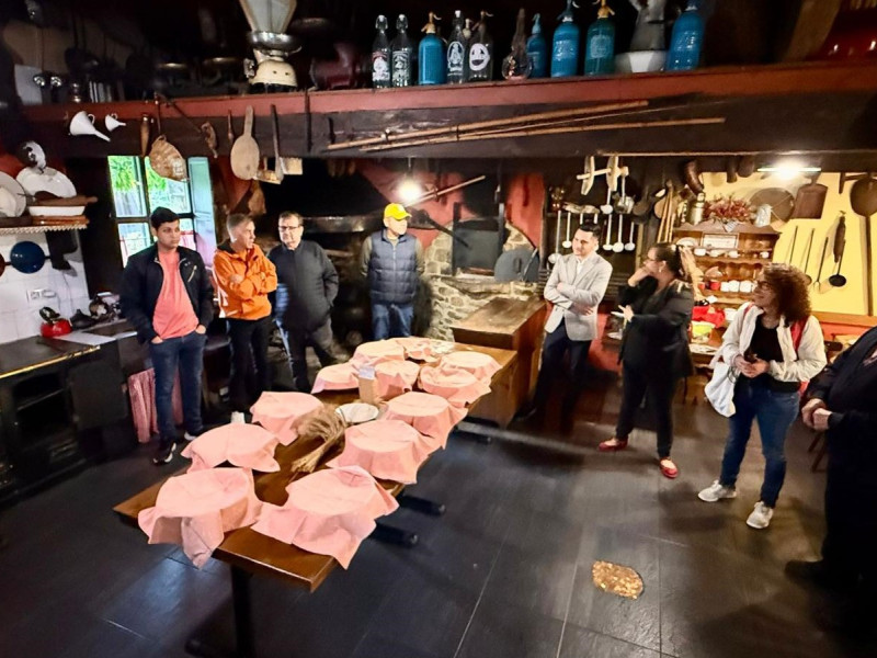 Chefs y compradores internacionales durante una de las visitas