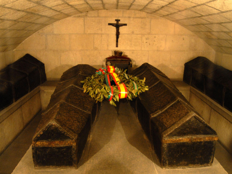 Cripta de la Capilla Real de Granada donde están enterrados los reyes Isabel I, Fernando V, Juana I y Felipe I y el príncipe Miguel