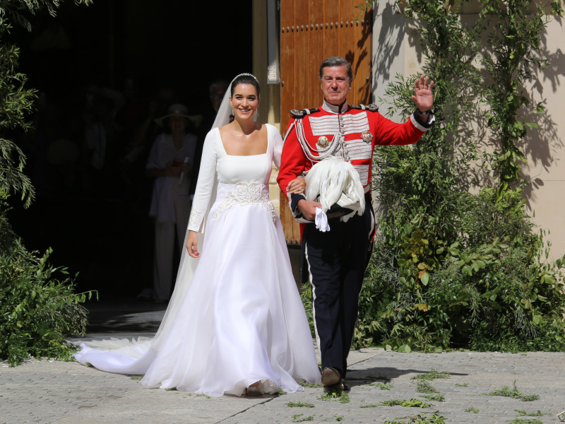 Cayetano Martínez de Irujo y Bárbara Mirjan salen de la iglesia del Cristo de los Gitanos ya convertidos en marido en mujer, a 4 de octubre de 2025, en Sevilla (Andalucía, España)