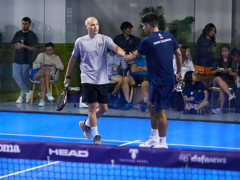 Iniesta junto a su compañero