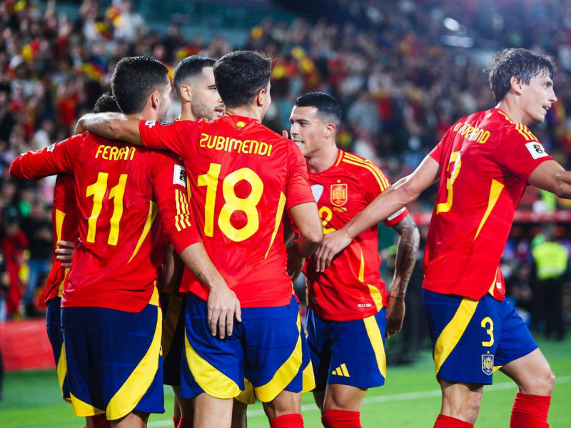 Yeremy Pino celebra el gol de España frente a Georgia
