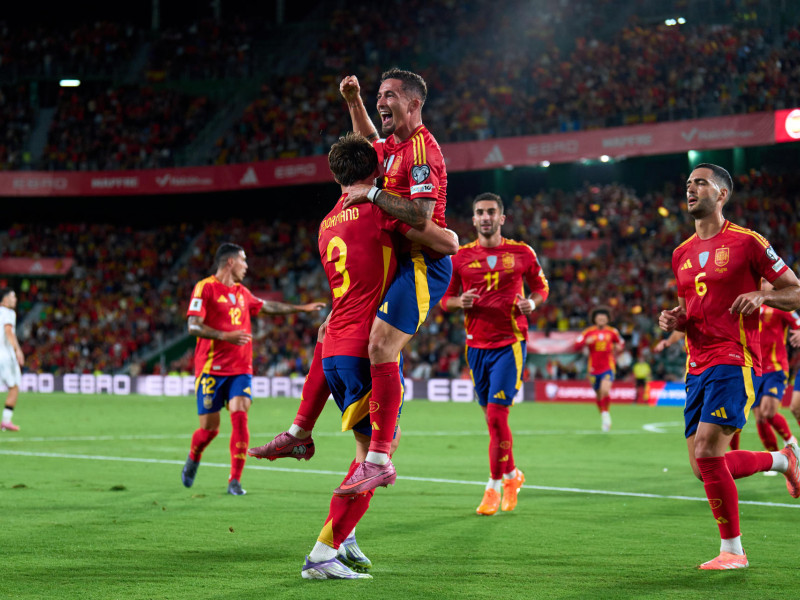 Yeremy Pino celebra el 1-0 de España contra Georgia