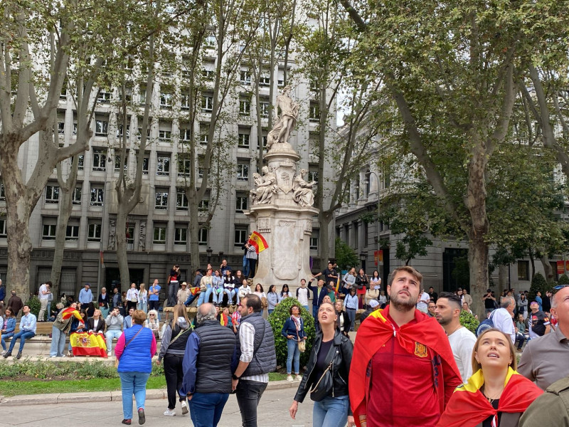 Asistentes al desfile del 12 de octubre