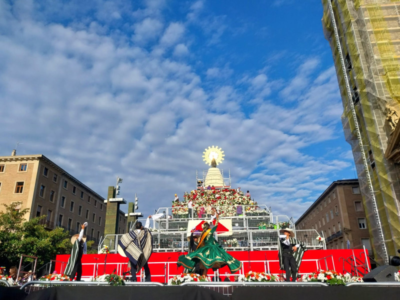 Ofrenda a la Virgen del Pilar