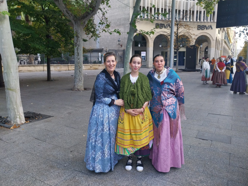 En familia y felices tras la Ofrenda de flores