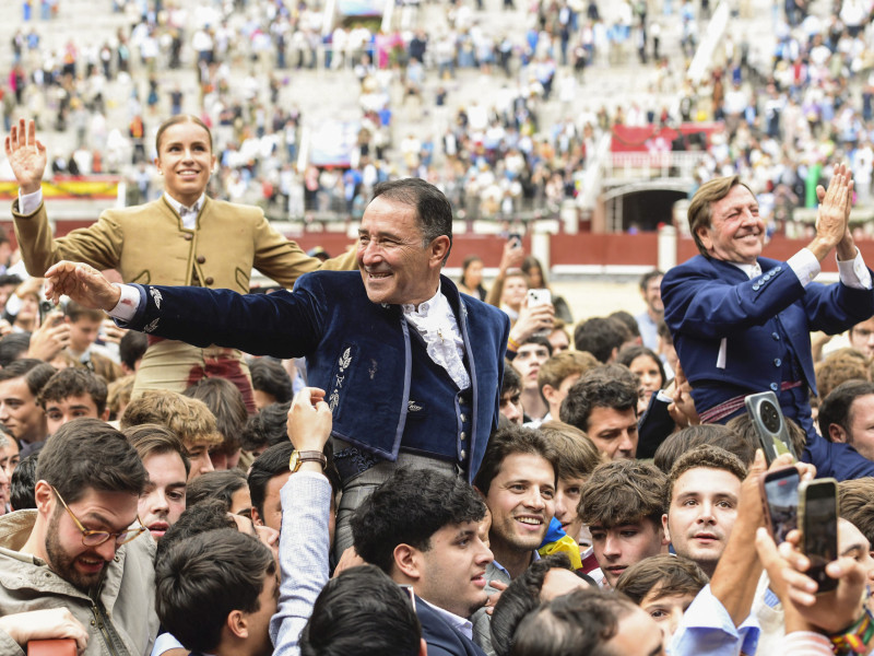 Olga Casado, César Rincón y Curro Vázquez, a hombros en Las Ventas