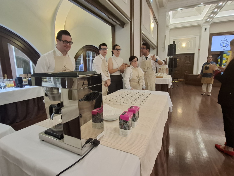 Varios participantes en el XI Campeonato Baristas Down de Asturias
