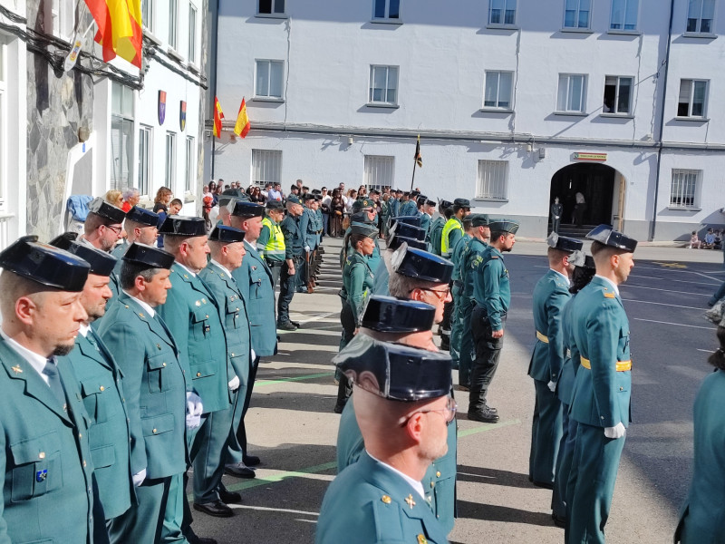 Gardas civís en formación no patio de armas da Comandancia con motivo da celebración da patrona