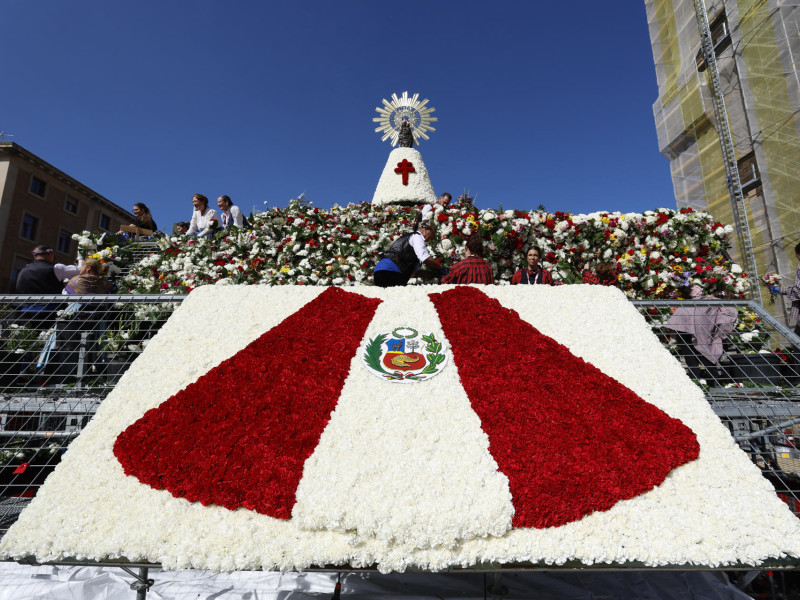 Vista de la Ofrenda a la Virgen del Pilar en 2025