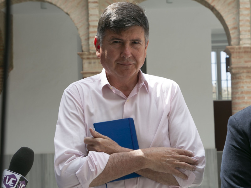 Manuel Pimentel, exministro