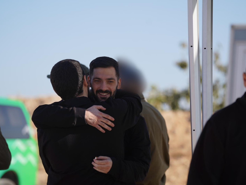 Los hermanos Gali Berman y Ziv Berman tras su liberación, a 13 de octubre de 2025, en la Franja Norte de Gaza