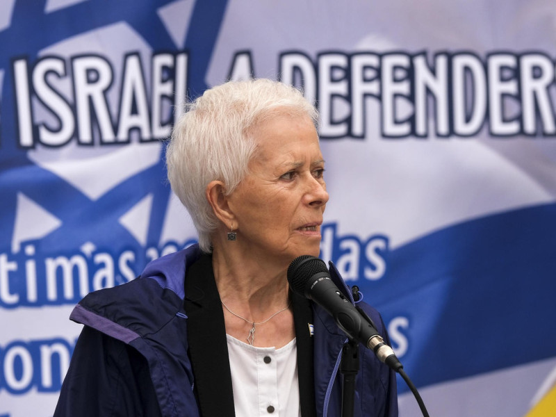 Aida Oceransky, en la concentración de la Asociación Asturiana de Amigos de Israel, por el primer aniversario de los ataques del 7 de octubre