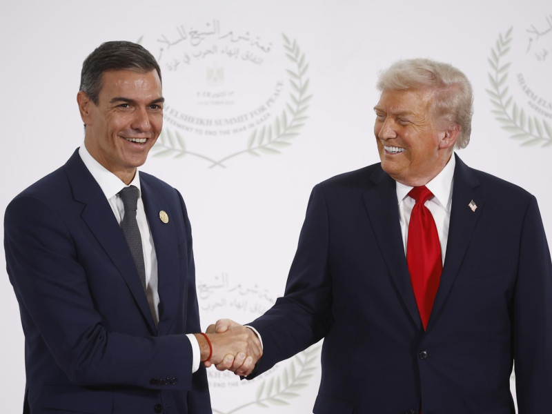 El presidente del Gobierno español Pedro Sanchez (i) y el Presidente de los Estados Unidos Donald Trump