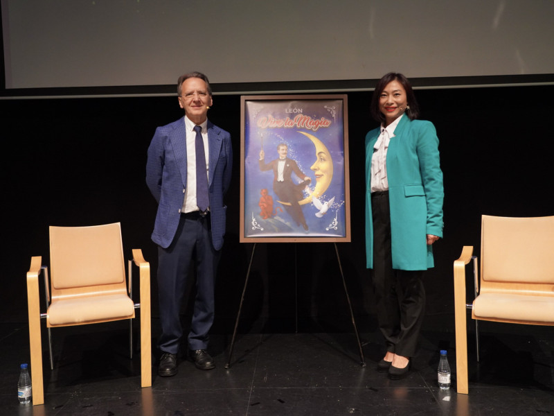 Juan Mayoral y Violeta Zheng
