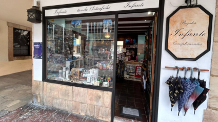 Tienda de souvenirs en el centro de Oviedo