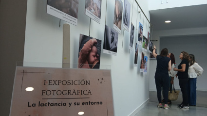 Primera exposición fotográfica para promover la lactancia materna en Motril