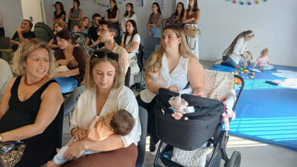 Primera exposición fotográfica para promover la lactancia materna en Motril