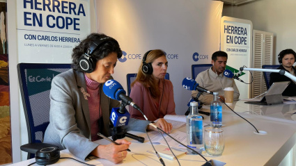Esther Uriol, directora de Comunicación de ECI y Marta Puyol, subdirectora general y directora científica de la Fundación Científica de la AECC