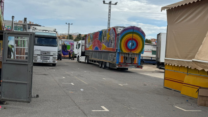 Últimos retoques en las instalaciones de la Fira de Tots Sants, que este año contará con medidas de inclusión y refuerzos de seguridad