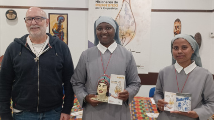 Pedro Tardón y las misioneras Ruth Bwaru y Puspa Oram