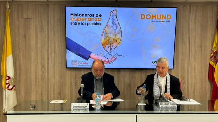 Monseñor Enrique Figaredo y José María Calderón, director nacional de OMP España, presentando el Domund 2025