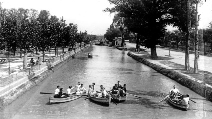 El Canal, hace años, cuando era navegable en la ciudad de Zaragoza