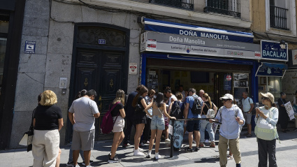 Compradores de loteria en la administración de loterías ‘Doña Manolita’