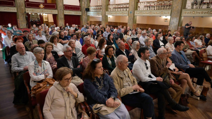 El homenaje a Paco Martín llenó el salón regio del Círculo das Artes