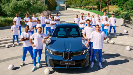 Los jugadores del Real Madrid han recibido de BMW sus coches para la nueva temporada.