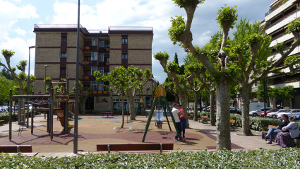La zona de juegos cambiará en la Plaza Barrendain