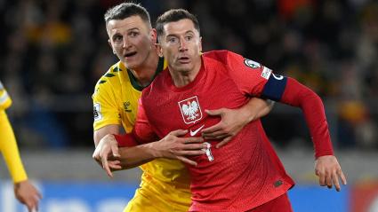 Robert Lewandowski, durante el partido contra Lituania en el que acabó lesionado.