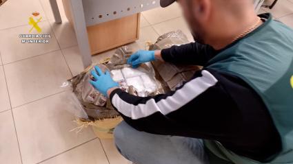 Incautan el mayor alijo de hachís de Burgos tras una espectacular persecución en sentido contrario por la A-1