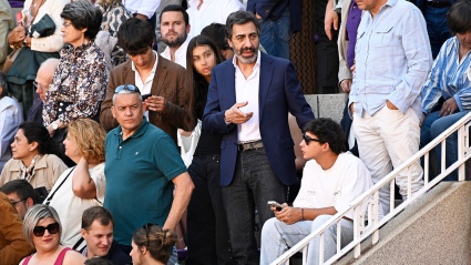 Juan del Val acude con sus hijos a la plaza de toros de Las Ventas