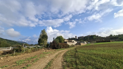 Acceso al pueblo de Arro