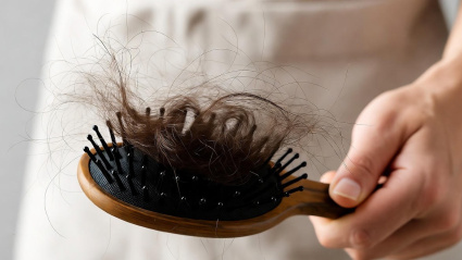 La falta de silicio puede notarse en la fragilidad y pérdida del cabello