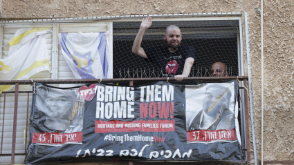 El exrehén israelí de origen argentino Eitan Horn regresó el jueves a su casa por primera vez desde su secuestro por Hamás