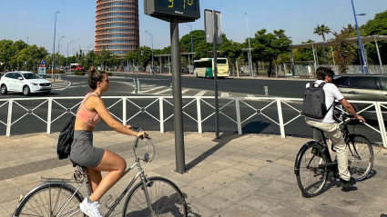 Un termómetro marca 31º en Sevilla el pasado lunes